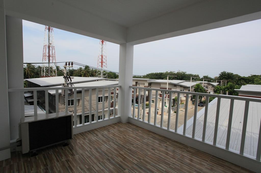 Living By Grace Apartment Si Sunthon Bagian luar foto